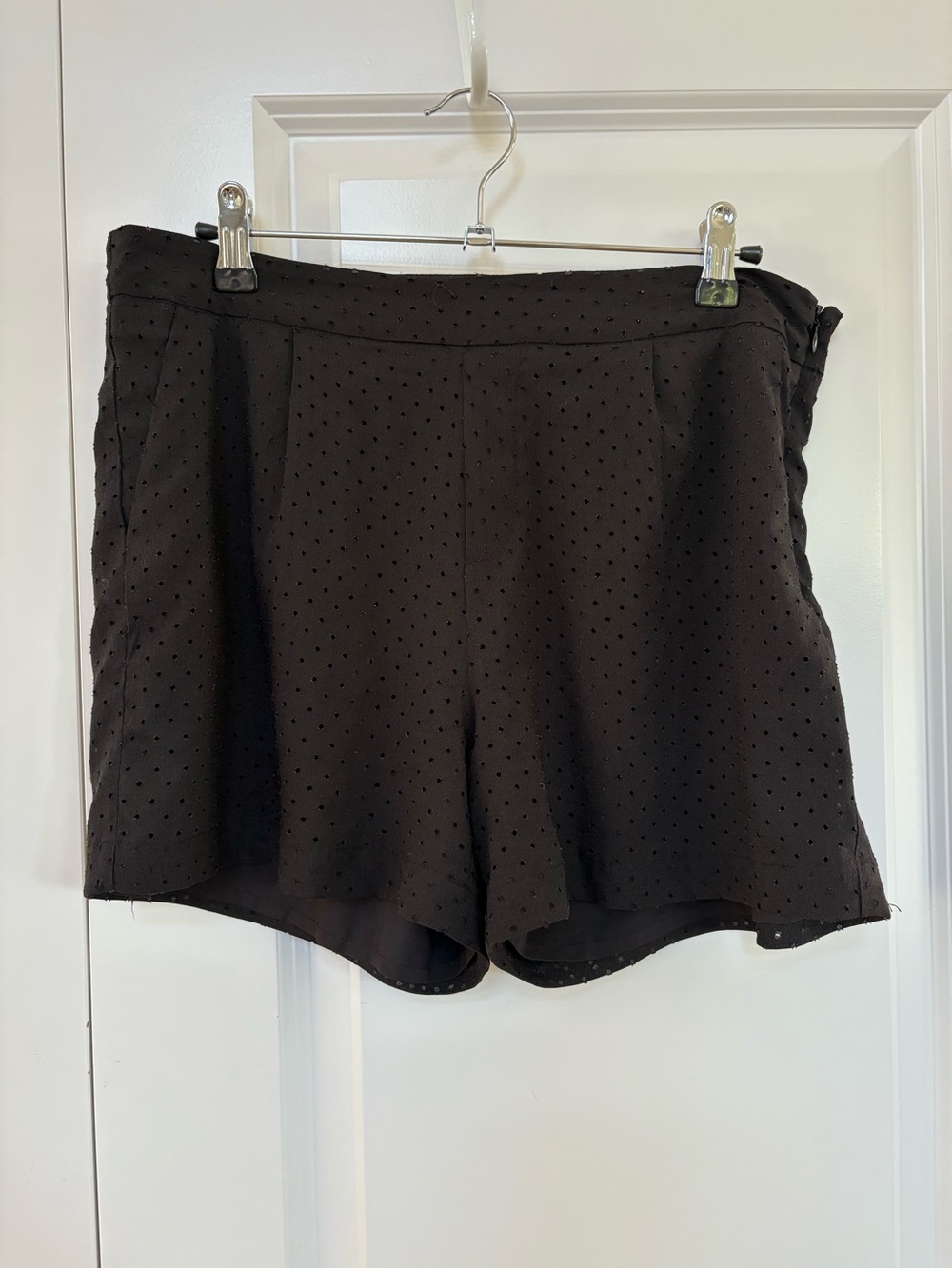 Black Eyelet Women’s Dress Shorts Simons Icone